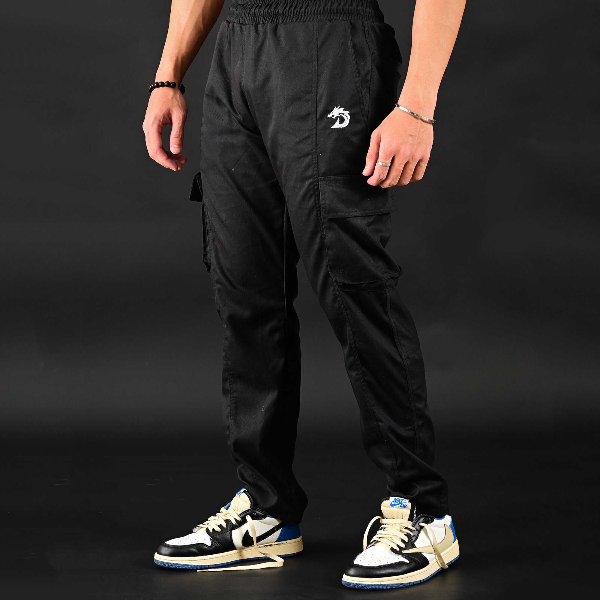 Black cargo pants for men, durable and stylish pants with multiple pockets, ideal for casual wear, streetwear, outdoor activities, and everyday comfort