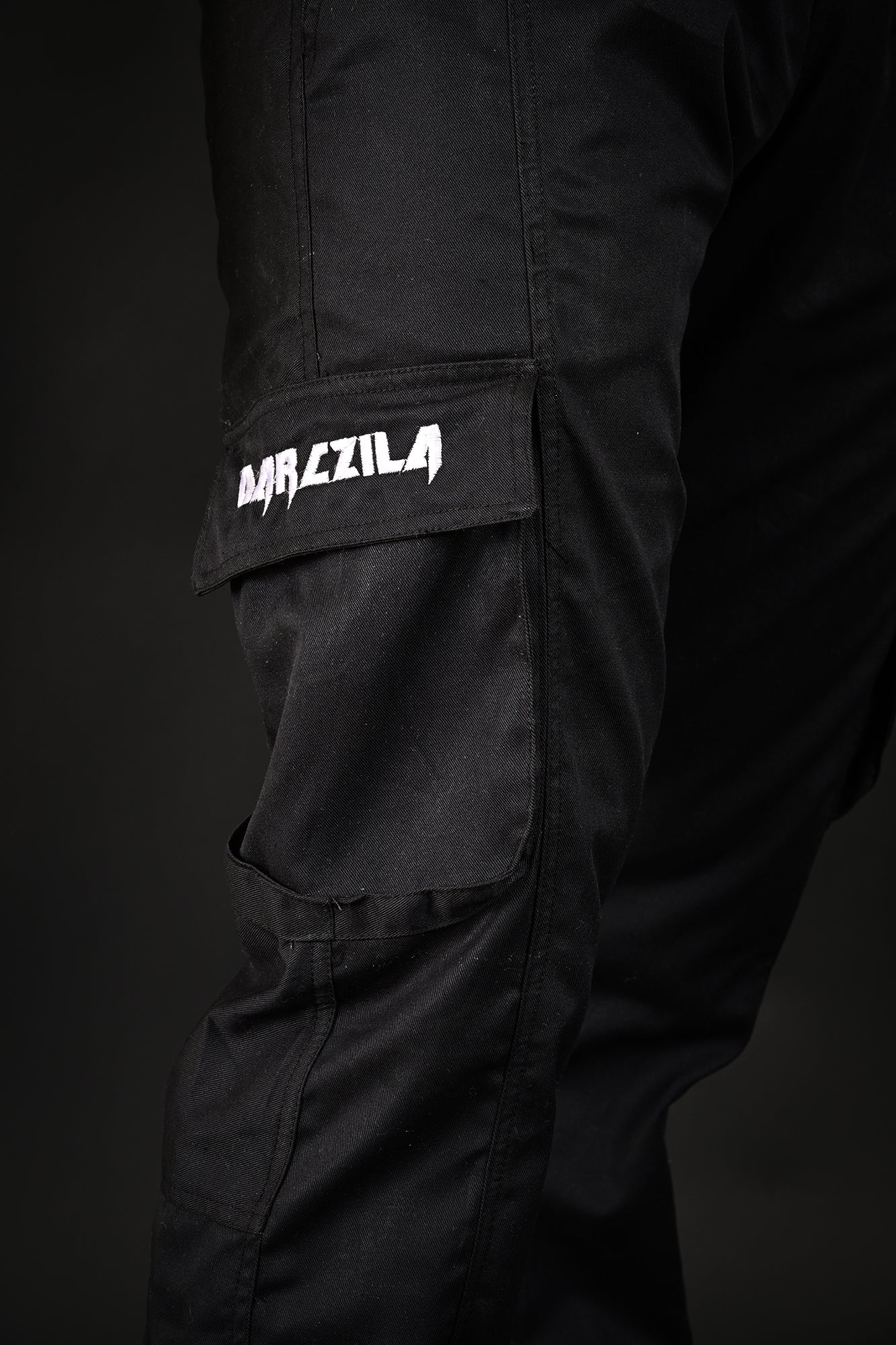 Black cargo pants for casual wear, stylish and comfortable men's pants with multiple pockets, perfect for everyday outfits, relaxed streetwear, and all-day comfort