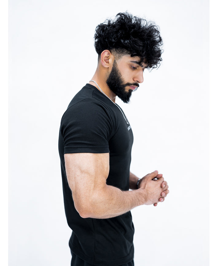 Darczila T-Shirt (Black)