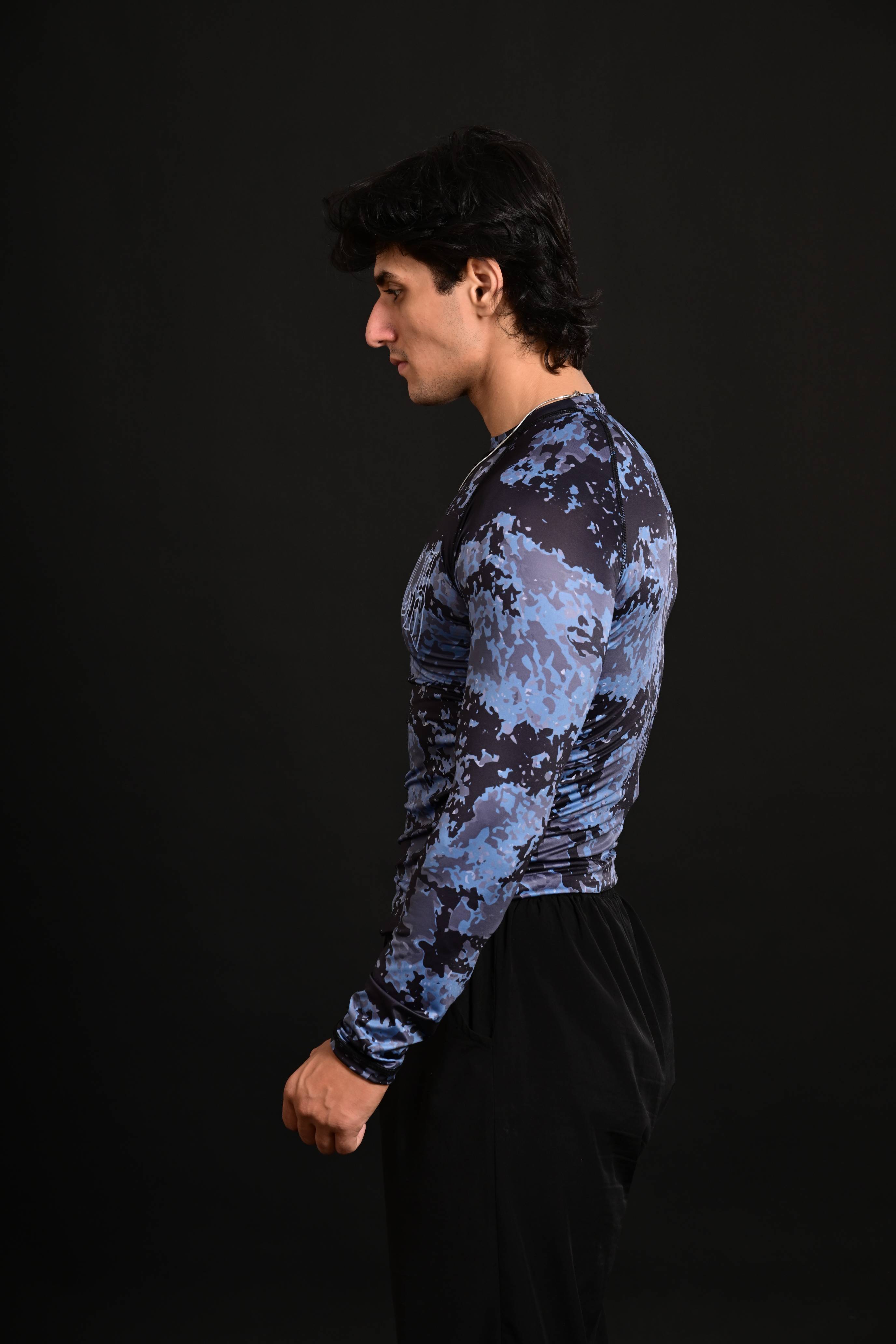 Darczila fitness compression top, premium men’s activewear offering sleek design and moisture-wicking comfort.