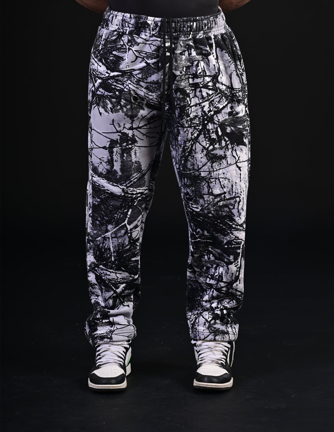 Relaxed joggers with a modern look, perfect for gym wear and elevated fitness fashion.